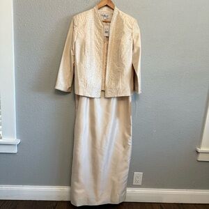 Emma Street 2‎ Piece Formal-Mother of the Bride/Groom NWT Size 14 Champagne